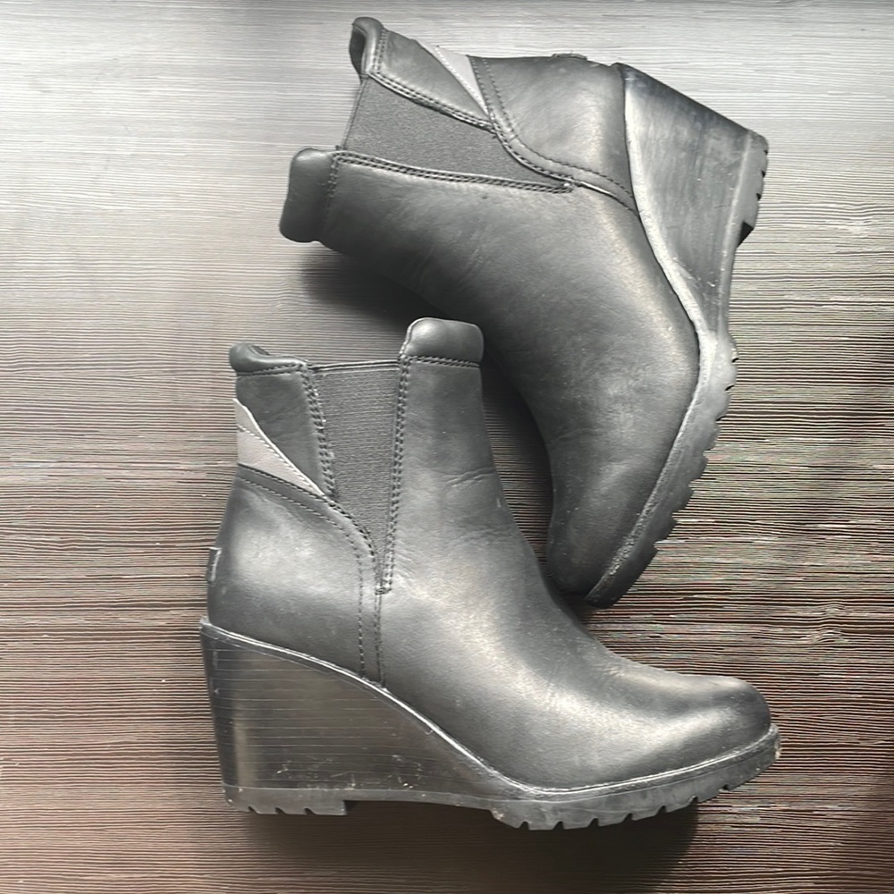 Sorel Chelsea After Dark Wedge size 8.5